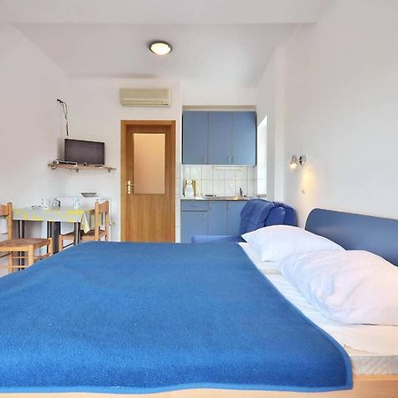 Omis - Michy Apartments Екстер'єр фото
