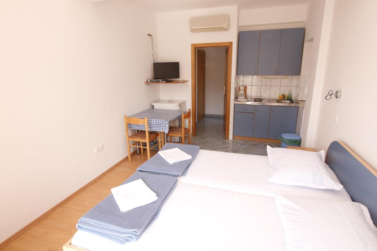 Omis - Michy Apartments Екстер'єр фото