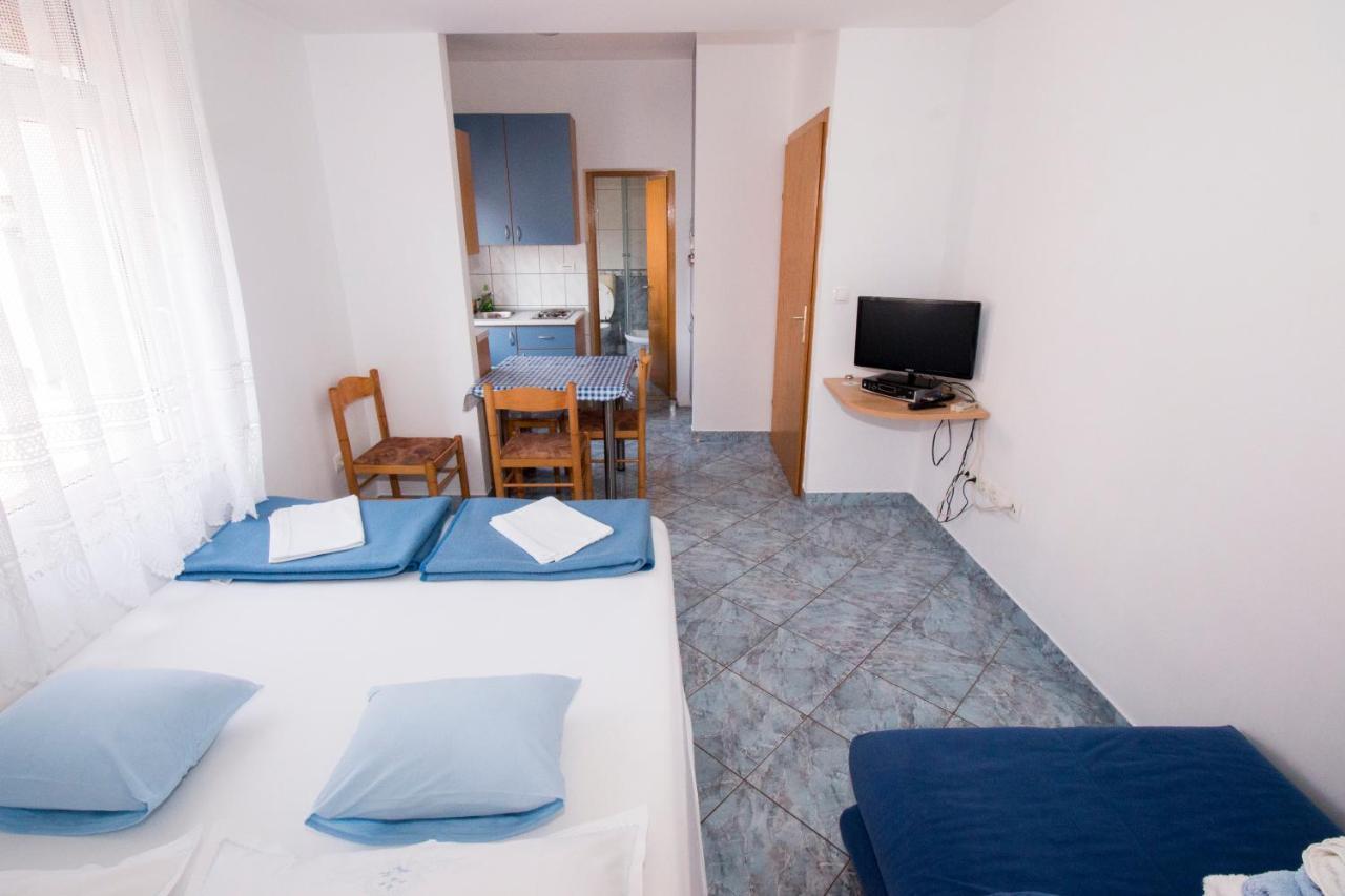 Omis - Michy Apartments Екстер'єр фото