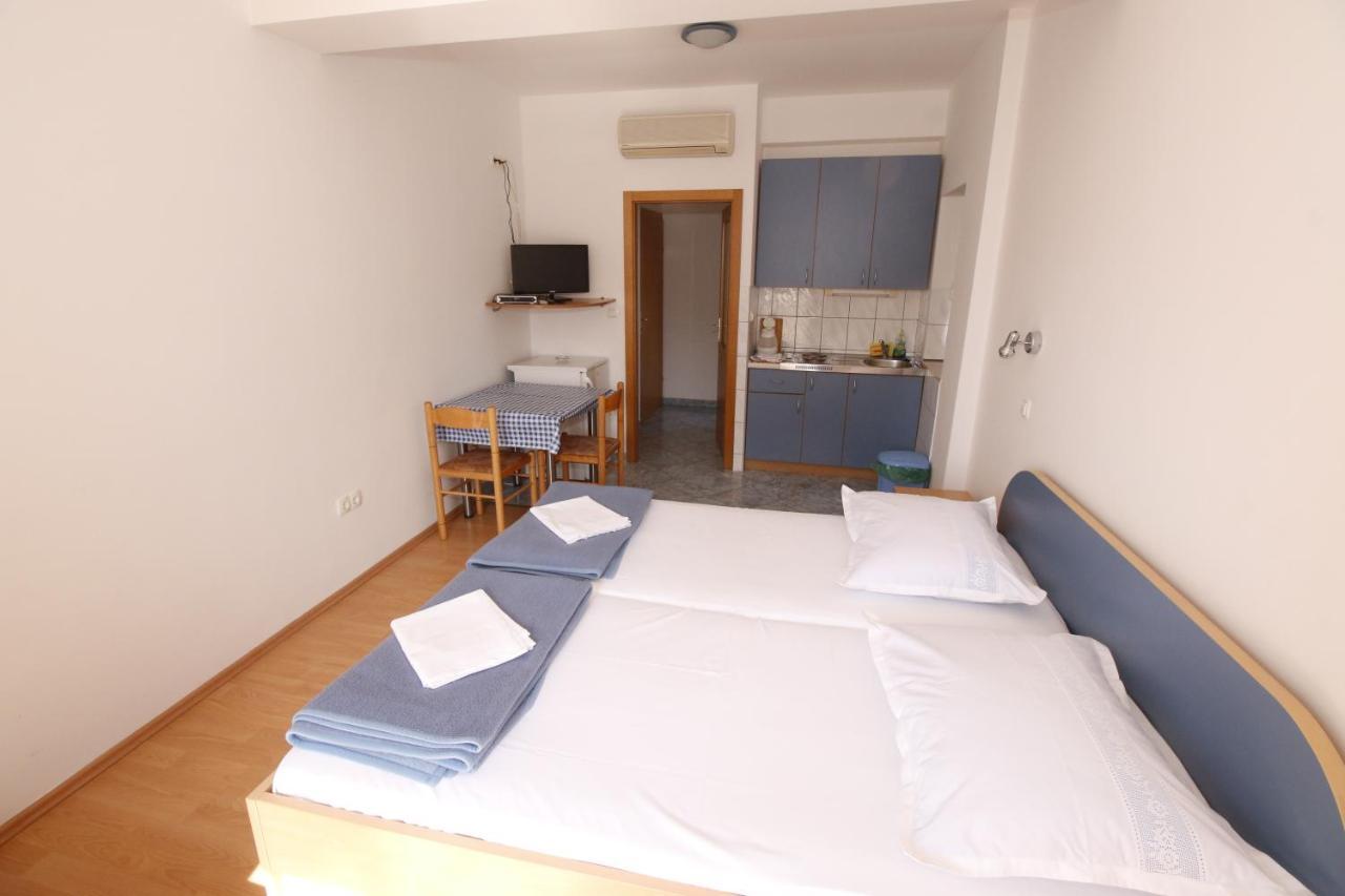 Omis - Michy Apartments Екстер'єр фото