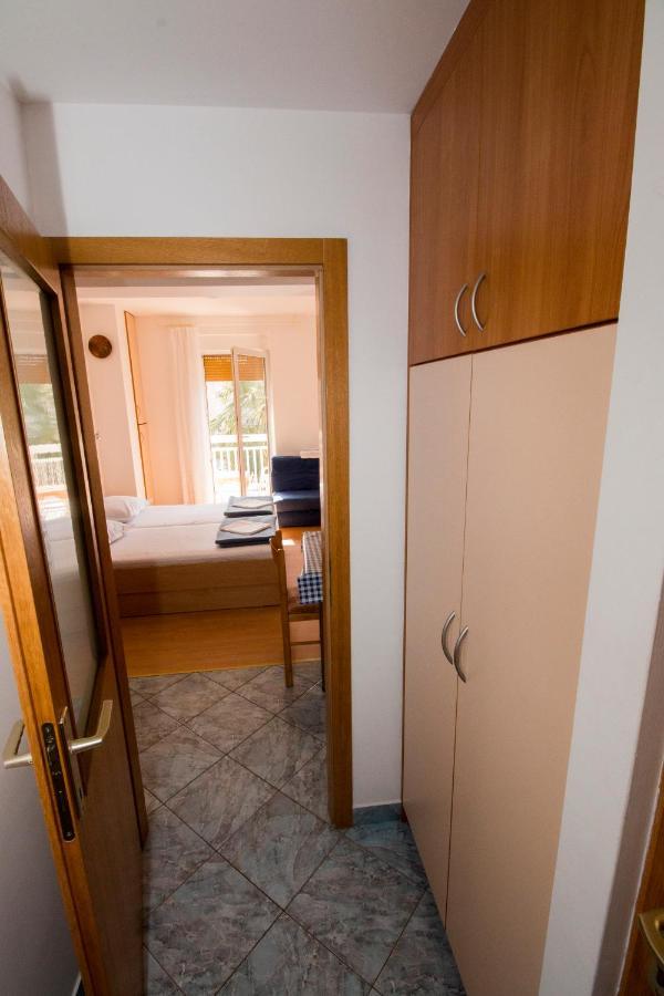 Omis - Michy Apartments Екстер'єр фото