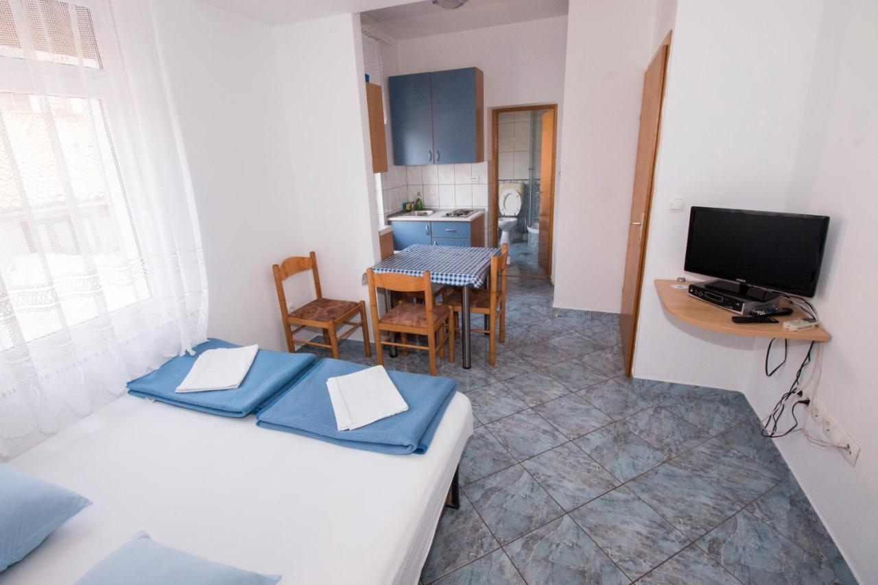 Omis - Michy Apartments Екстер'єр фото