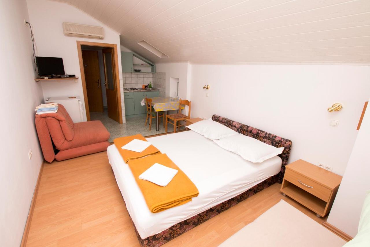 Omis - Michy Apartments Екстер'єр фото