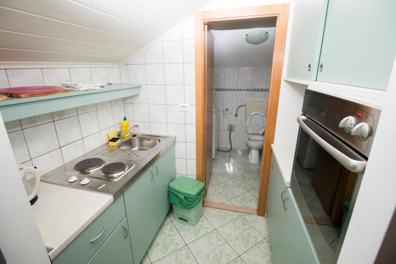 Omis - Michy Apartments Екстер'єр фото