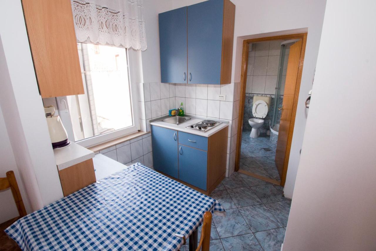 Omis - Michy Apartments Екстер'єр фото