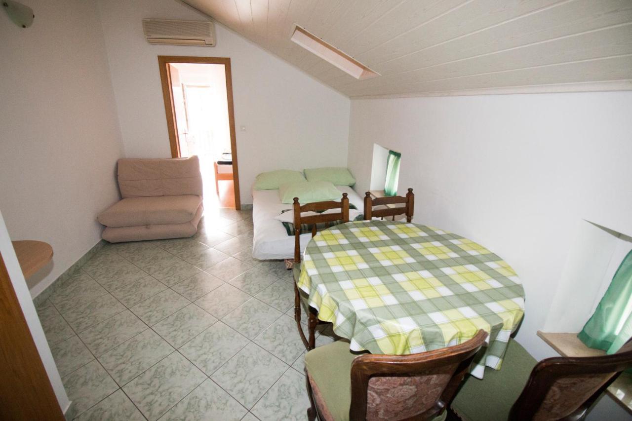 Omis - Michy Apartments Екстер'єр фото
